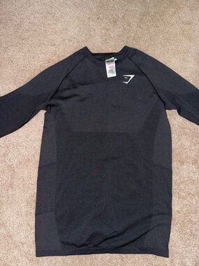 Gymshark Men's Black Long-Sleeve Fitted workout shirt